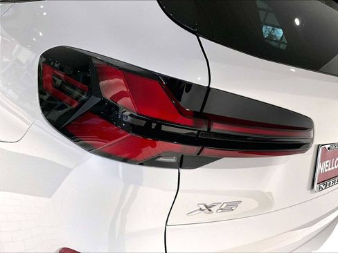 Used 2025 BMW X5 xDrive50e w/ M Sport Package image 33