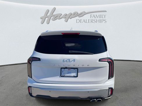 Used 2023 Kia Telluride EX w/ EX Captain's Chair Package FWD image 4