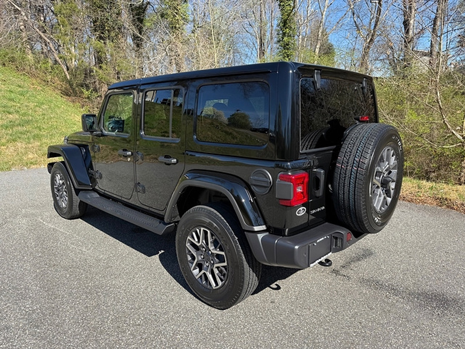 New 2026 Jeep Wrangler Unlimited Sahara AWD/4WD image 9