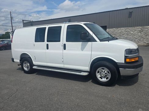 Used 2025 Chevrolet Express 2500 w/ Driver Convenience Package RWD image 5