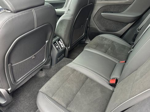 Certified 2023 Volvo XC40 Recharge Ultimate image 5