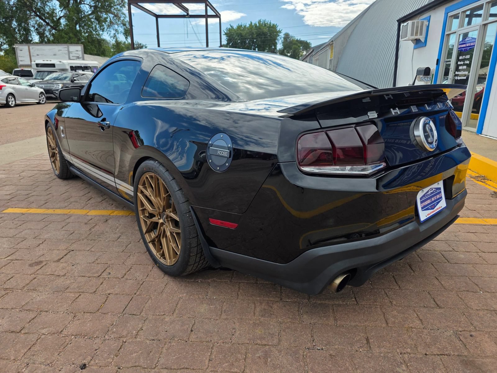 Used 2010 Ford Mustang Shelby GT500 RWD image 8