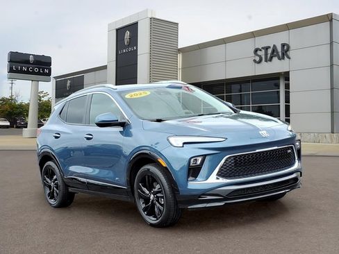Used 2025 Buick Encore GX Sport Touring FWD image 1