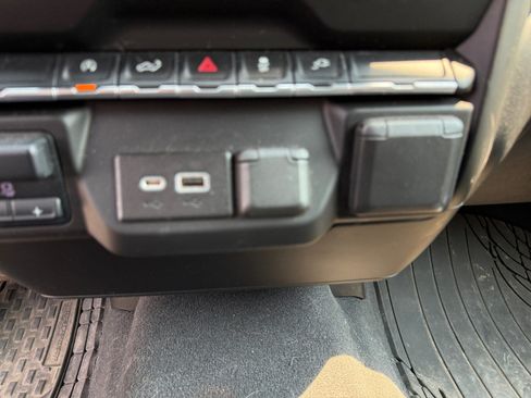 Used 2022 Chevrolet Silverado 1500 Custom AWD/4WD image 29