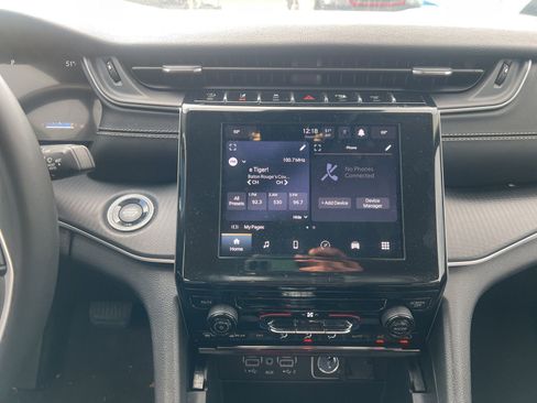 Used 2023 Jeep Grand Cherokee L Laredo image 10