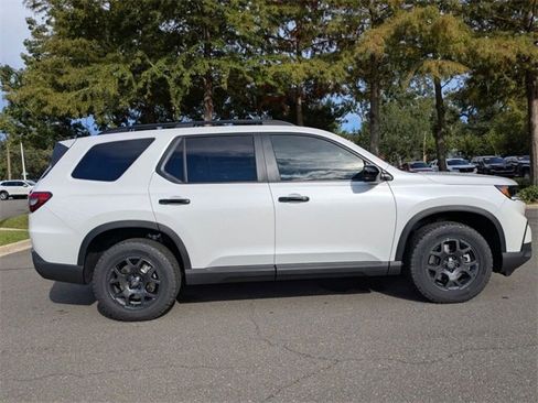 New 2025 Honda Pilot TrailSport image 6
