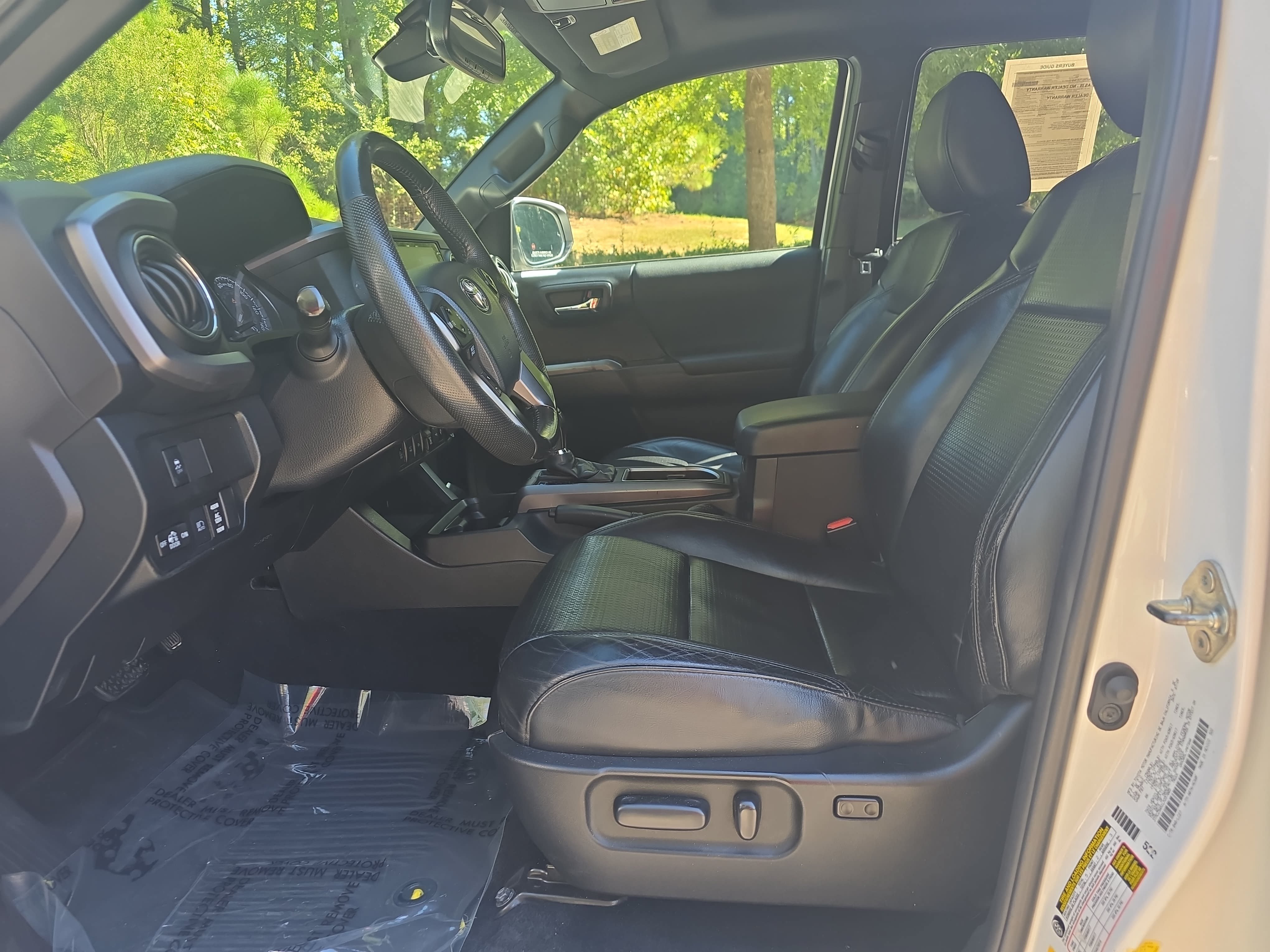 Used 2020 Toyota Tacoma TRD Sport w/ TRD Premium Sport Package AWD/4WD image 14