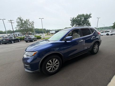Used 2018 Nissan Rogue SV FWD image 18