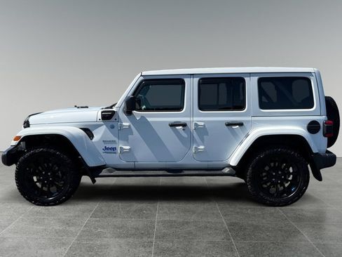 Used 2022 Jeep Wrangler Unlimited Sahara w/ Cold Weather Group AWD/4WD image 3