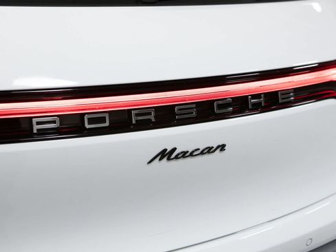 Certified 2026 Porsche Macan AWD/4WD image 19