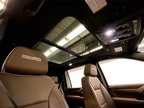 Used 2024 Chevrolet Suburban High Country image 16