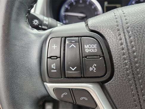 Used 2018 Toyota Highlander XLE image 28