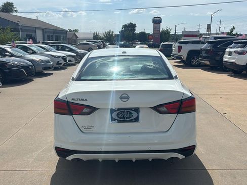 Used 2025 Nissan Altima 2.5 SV FWD image 5