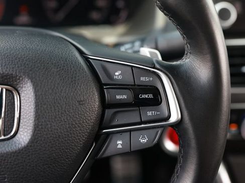 Used 2018 Honda Accord Touring image 30