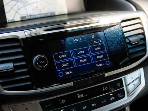 Used 2013 Honda Accord Touring image 22