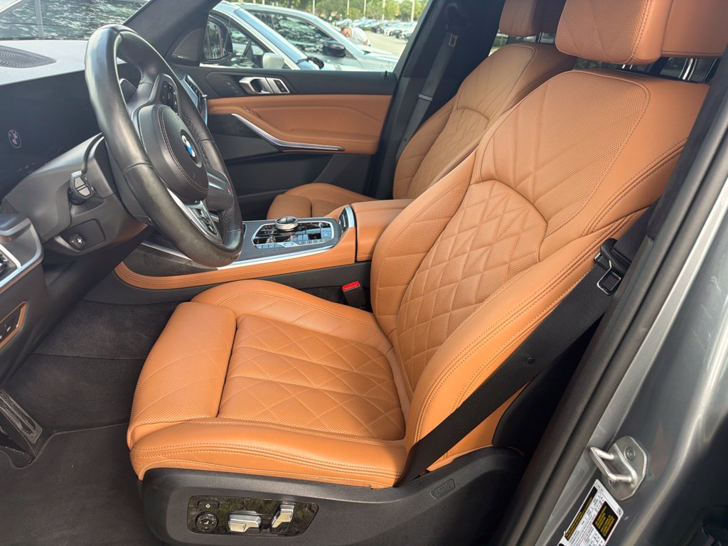 Certified 2024 BMW X7 xDrive40i w/ M Sport Package AWD/4WD image 2