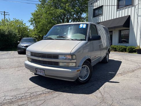 Used 1998 Chevrolet Astro AWD image 1