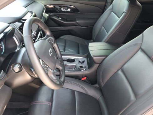Used 2023 Chevrolet Traverse RS FWD image 16