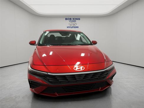 Certified 2026 Hyundai Elantra SE FWD image 7