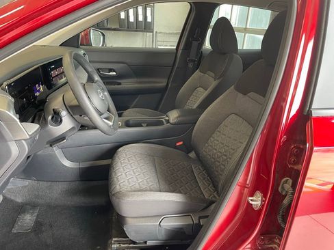 Certified 2025 Nissan Kicks SV FWD image 10