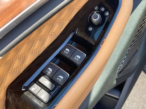 Used 2022 Jeep Grand Cherokee Summit w/ Luxury Tech Group V image 20