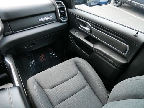 Used 2019 RAM 1500 Big Horn AWD/4WD image 11