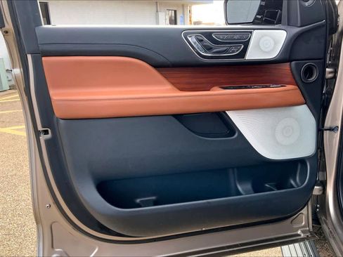 Used 2018 Lincoln Navigator L Reserve w/ Technology Package image 21