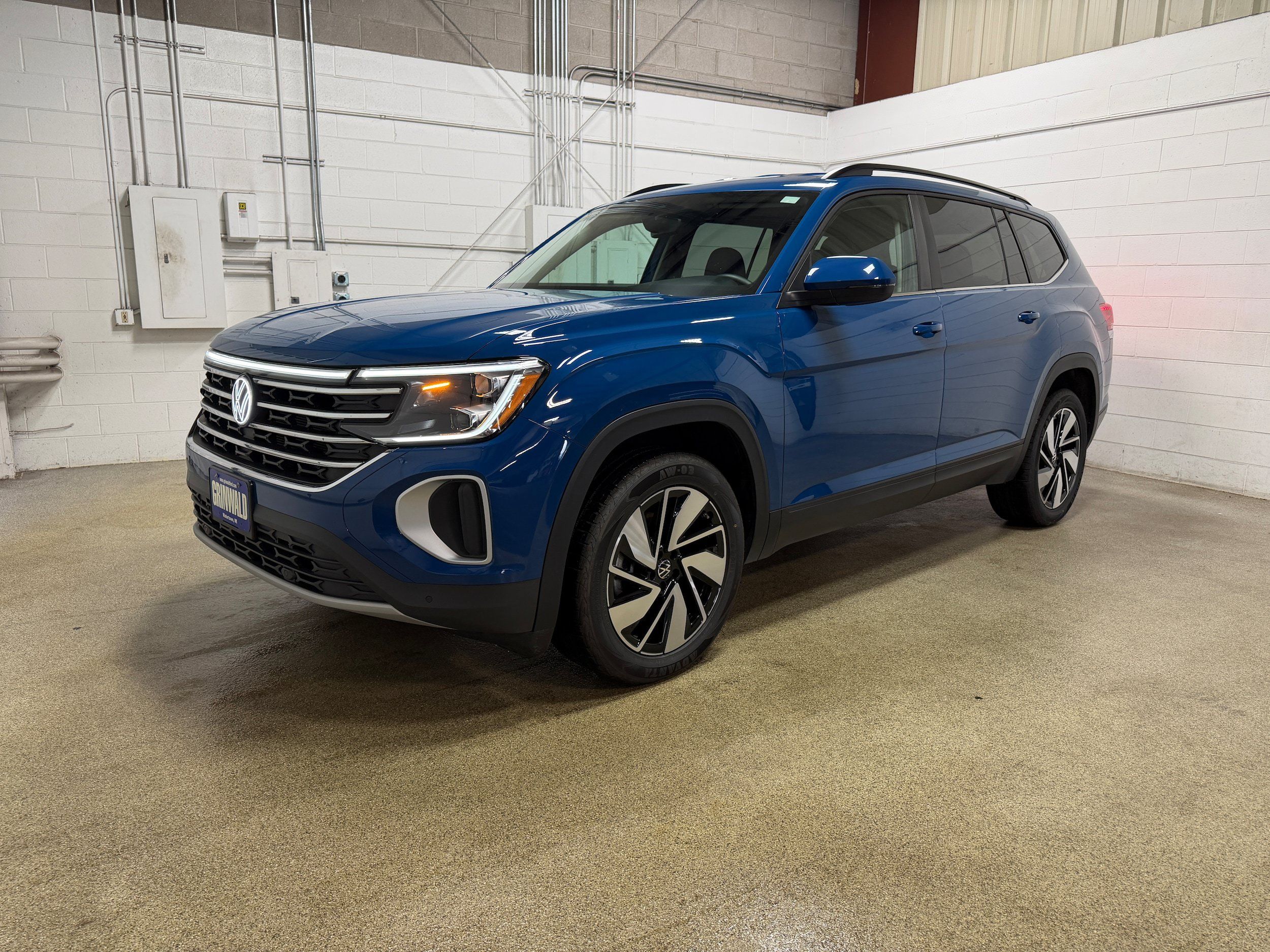 Used 2026 Volkswagen Atlas SE AWD/4WD image 2