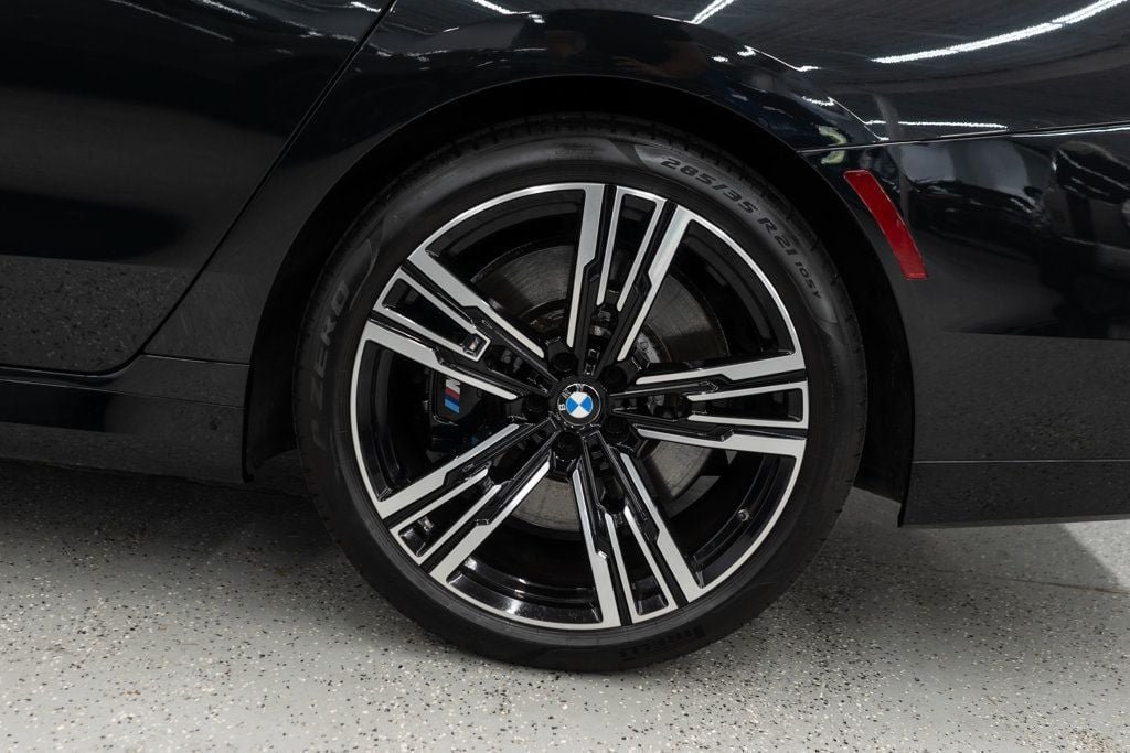 Used 2023 BMW 760i xDrive AWD/4WD image 44