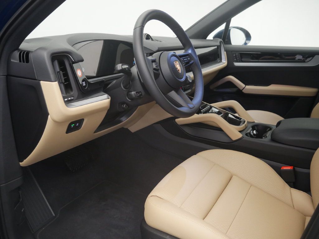 Certified 2026 Porsche Cayenne AWD/4WD image 4