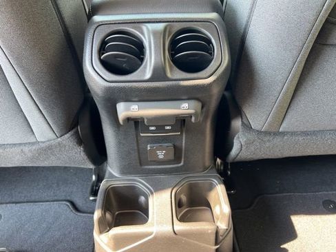 New 2025 Jeep Gladiator Sport image 25