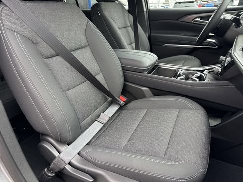 Used 2025 Chevrolet Traverse LT FWD image 20