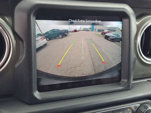 Used 2023 Jeep Wrangler Sahara image 16