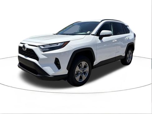 Used 2025 Toyota RAV4 XLE AWD/4WD image 7