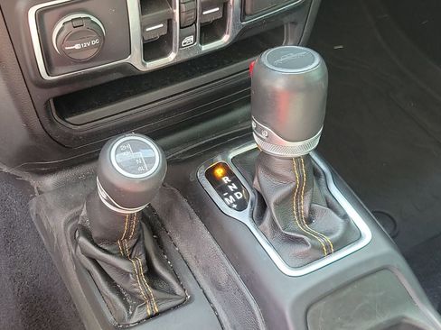 Used 2022 Jeep Gladiator Overland image 25