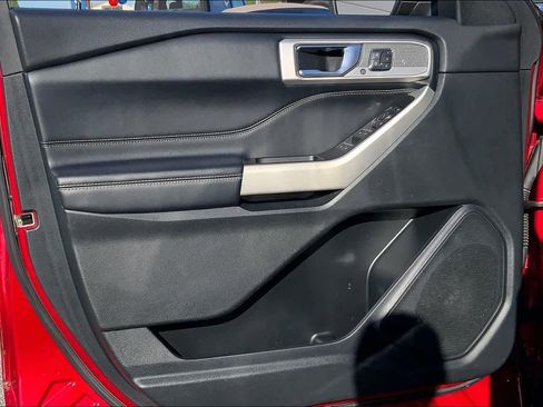 Used 2021 Ford Explorer Limited w/ Equipment Group 301A image 21