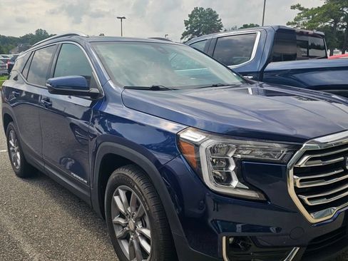 Used 2022 GMC Terrain SLT w/ LPO, Floor Liner Package FWD image 5