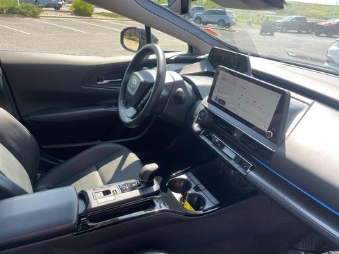 Used 2025 Toyota Prius FWD image 10