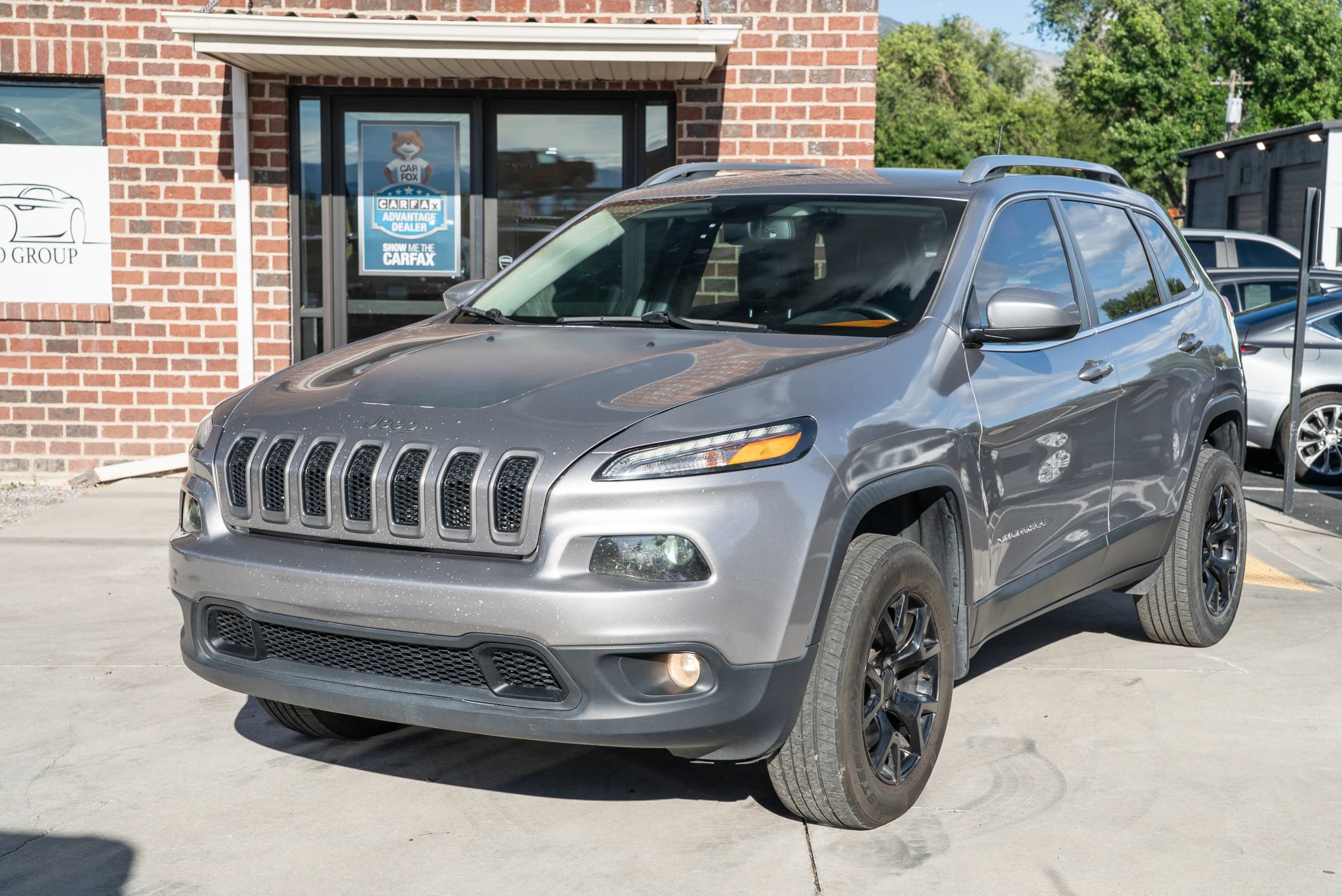 Used 2018 Jeep Cherokee Latitude Plus w/ Comfort/Convenience Group AWD/4WD image 1