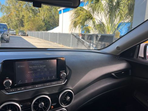 Used 2025 Nissan Sentra S image 33