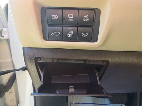 Used 2021 Toyota Highlander Limited image 27