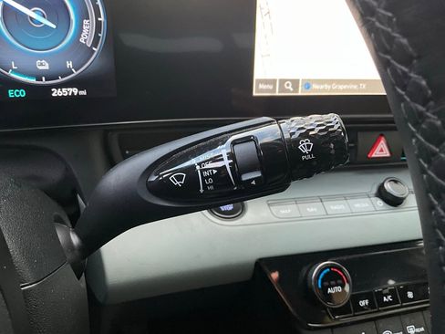 Used 2025 Hyundai Elantra Limited image 36