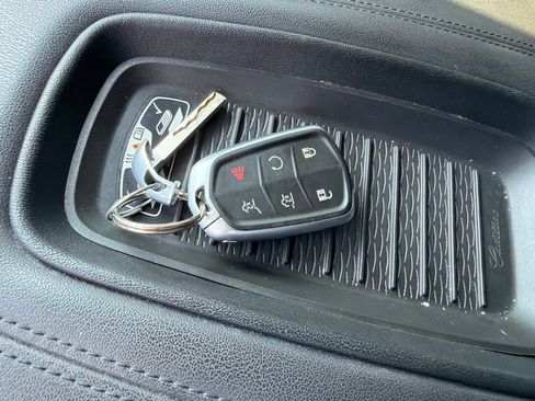Used 2019 Cadillac Escalade Premium Luxury AWD/4WD image 13