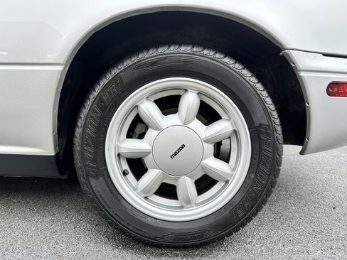 Used 1990 MAZDA MX-5 Miata RWD image 24