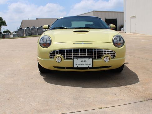 Used 2005 Ford Thunderbird RWD image 5