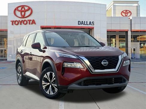 Used 2023 Nissan Rogue SV image 1