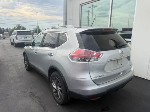 Used 2016 Nissan Rogue S AWD/4WD image 3