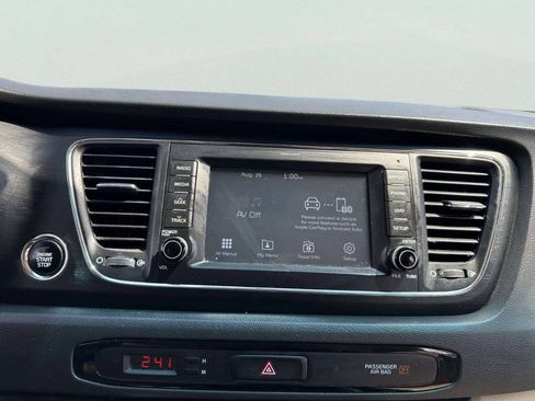 Used 2017 Kia Sedona LX w/ LX Essentials Premium Package FWD image 22