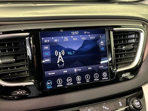 Used 2019 Chrysler Pacifica Touring Plus image 28