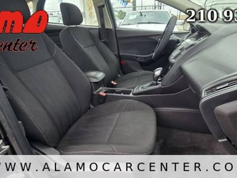 Used 2018 Ford Focus SE FWD image 16